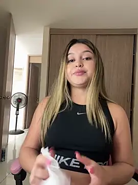 lunablossom  online show from October 11, 7:49 pm