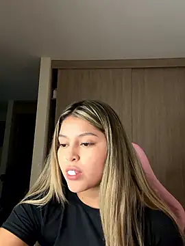 lunablossom  online show from January 8, 3:21 am