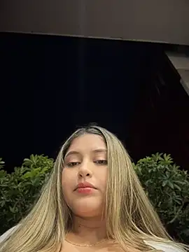 lunablossom  online show from July 20, 12:02 am