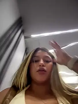 lunablossom  online show from September 29, 1:22 am