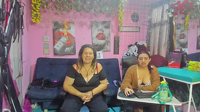 lesbiancuple online show from June 12, 12:35 pm