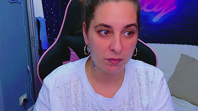 KarinaNoir online show from August 3, 3:54 am