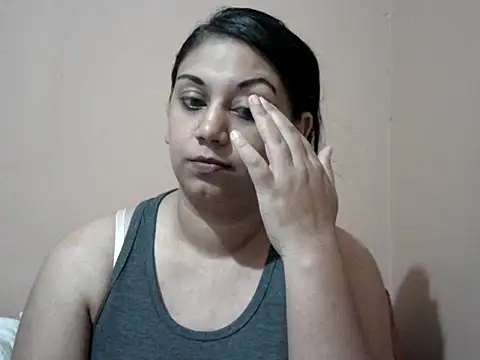 bellachow10 online show from February 7, 7:40 pm