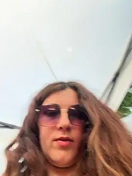 DaisyVibesss online show from May 23, 1:53 pm