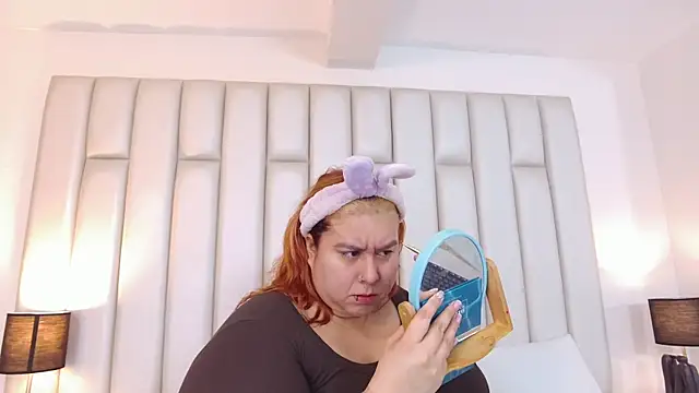 aandreaperez online show from January 9, 11:58 am