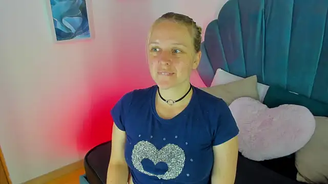 EmilySumer online show from July 20, 7:25 pm