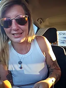 SheIsSomething online show from October 15, 12:02 am