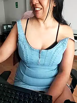 aisha latina online show from March 3, 2:34 pm