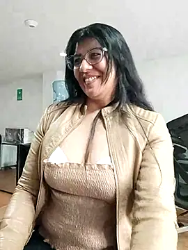 aisha latina online show from November 24, 2:19 pm