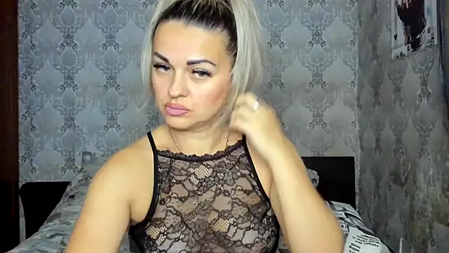 NicoletMoore online show from December 2, 9:39 pm