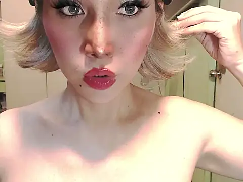 Ezradeliciosa online show from May 3, 2:04 am