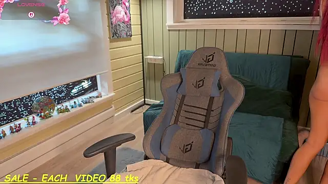 SandyChris online show from August 4, 10:10 am
