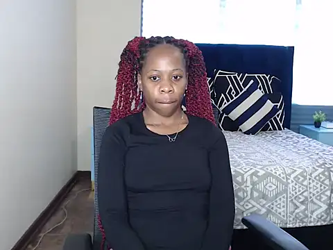 QUEENMANDYY online show from June 18, 6:15 am
