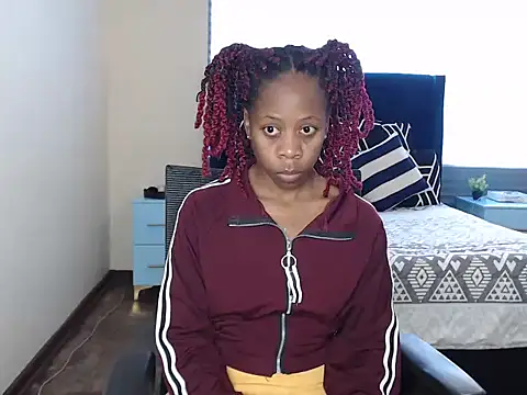 QUEENMANDYY online show from June 25, 6:18 am