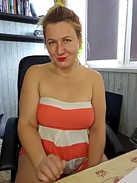 Snapshot of Marushka chatting on October 19, 1:24 pm Marushka online show from October 19, 1:24 pm