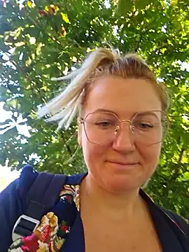 Snapshot of Marushka chatting on September 10, 6:13 am Marushka online show from September 10, 6:13 am