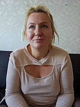 Snapshot of Marushka chatting on October 1, 9:25 am Marushka online show from October 1, 9:25 am
