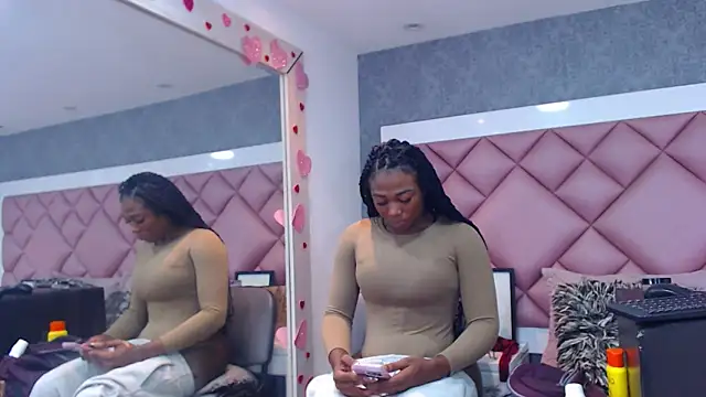 DanielaDuff online show from February 13, 8:10 pm