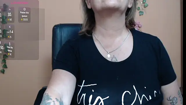 Snapshot of Hellensextits chatting on September 30, 3:34 am Hellensextits online show from September 30, 3:34 am