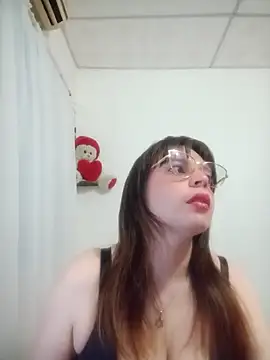 lorenitabella online show from July 14, 8:30 am