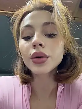Snapshot of Camilla_Railian chatting on October 16, 2:47 am Camilla Railian online show from October 16, 2:47 am