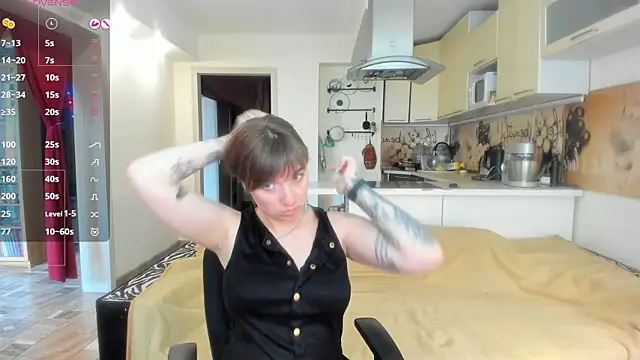 StacyTigerr online show from May 26, 12:15 pm