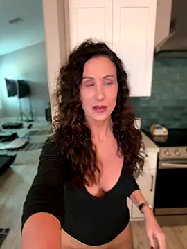 Fiona Kent  online show from December 3, 9:50 pm