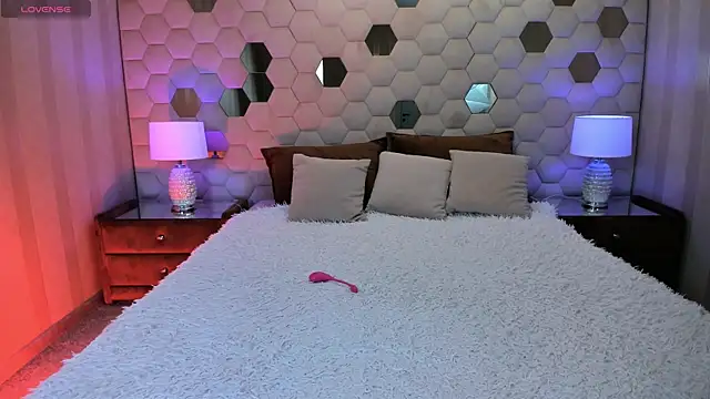 XLindaMilfX online show from February 20, 8:09 pm