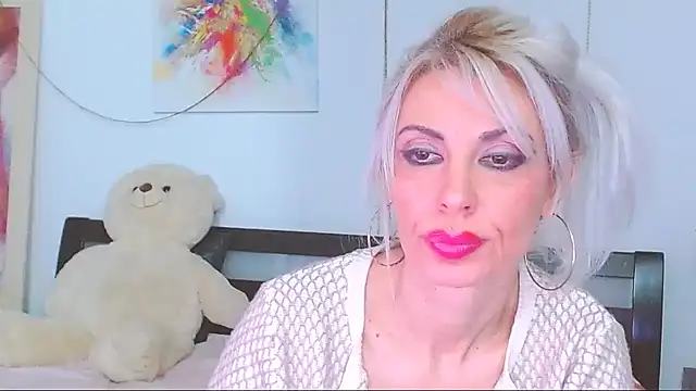 HoneyLara online show from February 11, 4:03 am