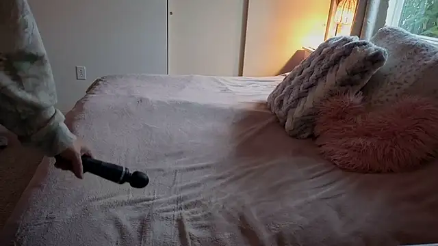 JESS LOVES online show from November 17, 7:36 pm