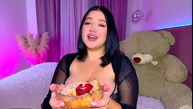 KylieLips online show from November 8, 6:57 pm