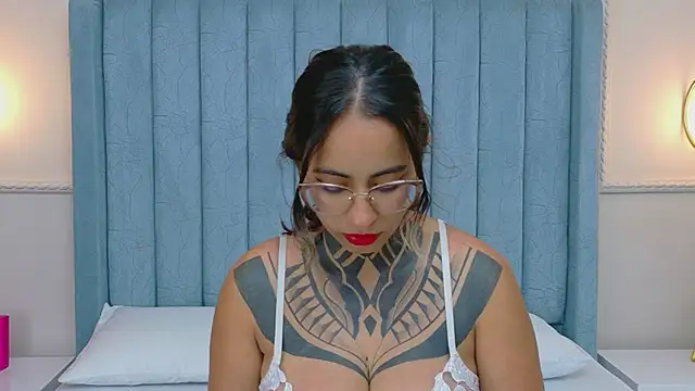 NicoleBlum online show from April 30, 9:52 pm