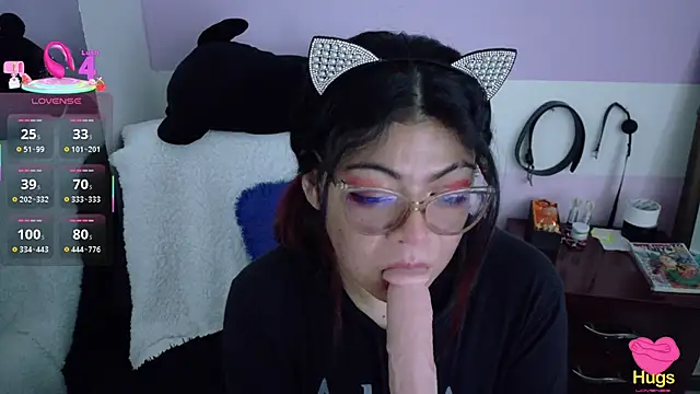 Snapshot of Catwhite_ chatting on October 6, 4:56 pm Catwhite online show from October 6, 4:56 pm