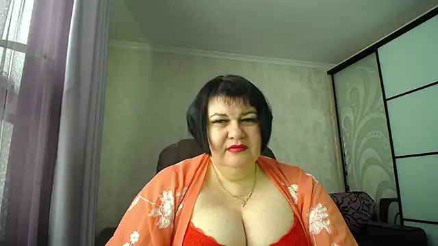 JuicyLady Di online show from March 8, 6:06 am