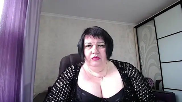 JuicyLady Di online show from October 1, 5:01 am