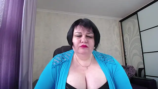 JuicyLady Di online show from January 8, 10:30 am