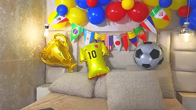 EmilyQueen3x online show from June 18, 12:32 pm