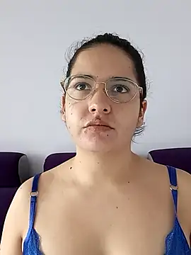 Snapshot of MiaLaurenzz chatting on October 4, 5:50 pm MiaLaurenzz online show from October 4, 5:50 pm