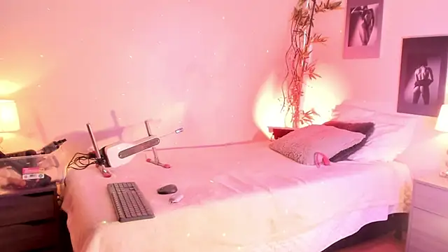 Alicee Levine online show from November 8, 10:15 pm