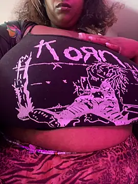 BigFineSelena online show from May 3, 1:47 pm