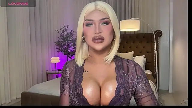 Your Majesty Tyra online show from May 4, 5:22 am