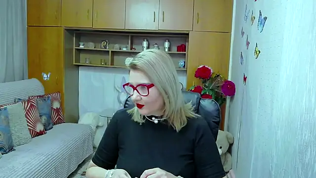 LucilleFenlys online show from November 2, 7:28 pm