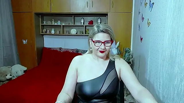 LucilleFenlys online show from April 29, 7:41 pm