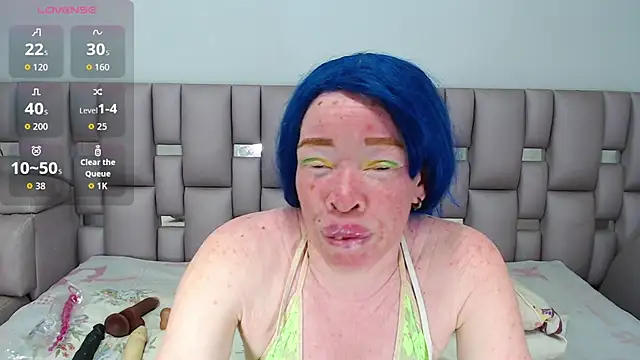 Kittywhiteass online show from October 6, 10:25 pm