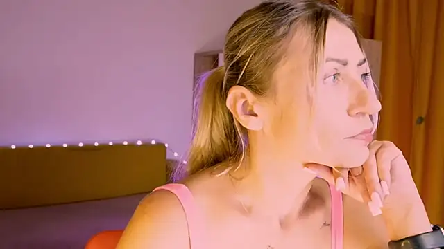 ZoeGrant online show from July 30, 5:36 pm