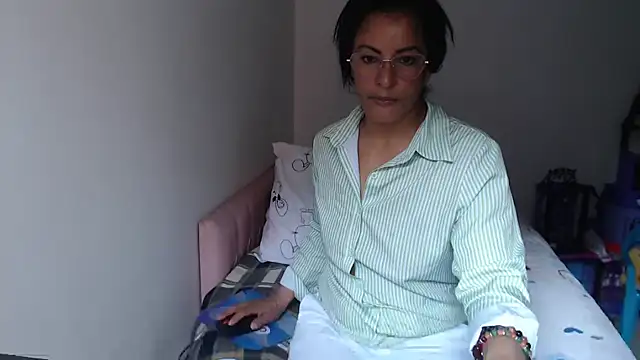 kateleyagrey online show from August 3, 1:17 pm