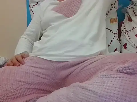 RealLittleRedRidingHood online show from January 17, 8:38 pm