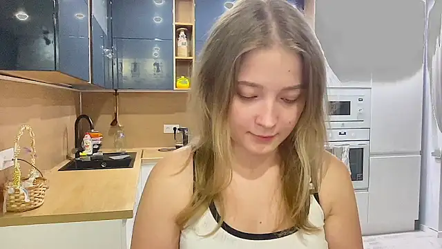 CharmingSarah online show from October 4, 3:27 pm