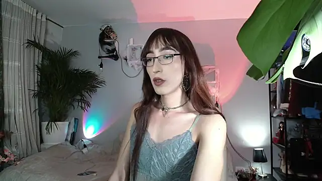 NicoleCortez online show from October 19, 9:00 am