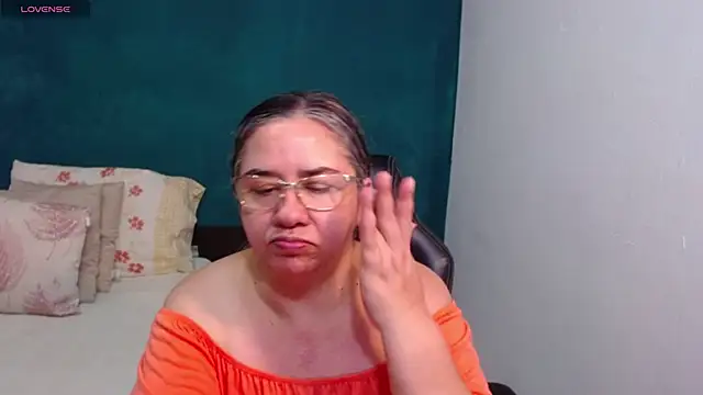 scaelettdubois online show from May 5, 1:52 am